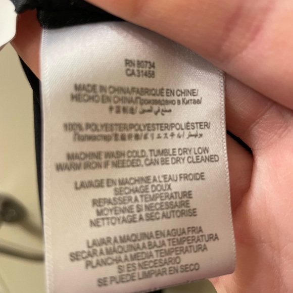 BCBGMaxazria Black Sleeveless Asymmetrical Hem Top sz XS - Picture 7 of 7